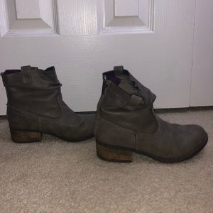 BARELY USED GIRLS SIZE 3 BOOTS